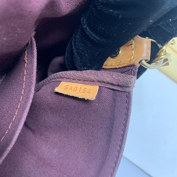 LOUIS VUITTON Monogram Favorite MM Crossbody Bag - Picture 10 of 16